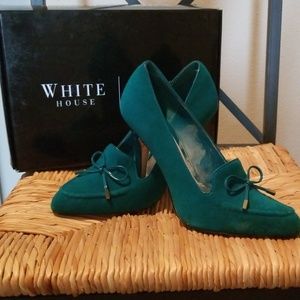 Beautiful tealish 3" heel.  Great pop of color
